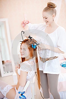 Hair stylist makes the bride on the wedding day