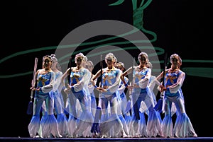 HAIZHENG art troupe perform group dance