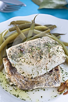 Hake fillet with green beans