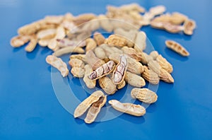 Half open penut on pile of penuts