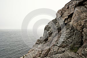 Half rock wall half water horizon