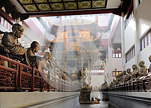 Hall with statues at Lingyin Temple