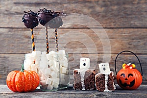 Halloween cake pops with pumpkins