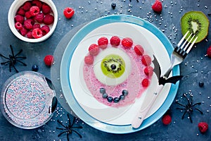 Halloween funny dessert recipe -scary eye semisphere jelly with