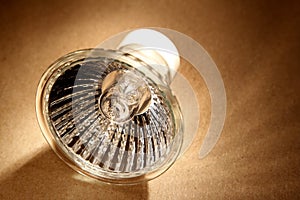 Halogen light bulb