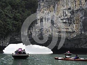 Halong Bay - Row Boat Excursion !