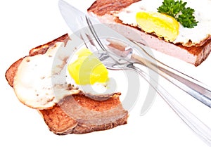 Halved meat loaf with fried egg