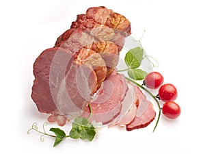 Ham decorated with tomatoes, onion and green pea