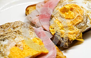 Jamón a huevos sándwich 