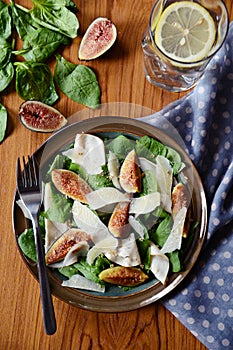 Ham and figs salad