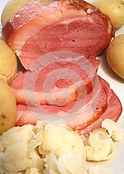 Ham, potatoes and cauliflower