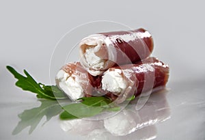 Ham rolls with cheese entree