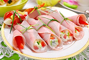 Ham rolls stuffed with cheese and vegetables