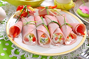 Ham rolls stuffed with cheese and vegetables