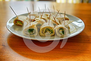 Jamón ensalada a chalamada envuélvelo palillos de dientes 