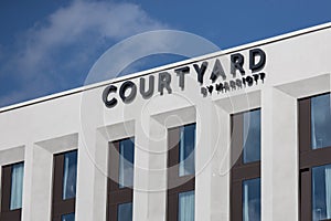 courtyard by marriott hotel sign