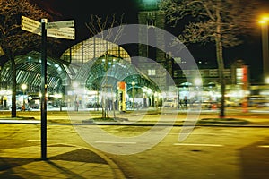 Hamburg Hauptbahnhof Tourismus Schild Sehenswuerdigkeit Nacht platz photo