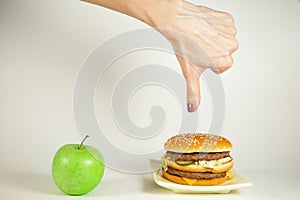 Hamburger or Apple, fast food or healthy food, what to choose