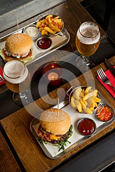 hamburger with potatoes and beer