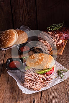 Hamburger pulled pork