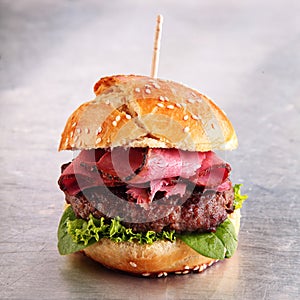 Hamburger with roast beef on a sesame bun