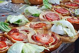 Hamburgers with tomatoes and herbs