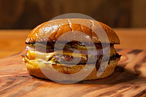 Hamburguesa con carne y queso photo