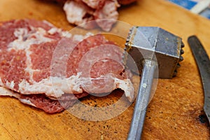 Hammer for meat and raw meat prepared