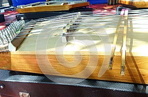 Hammered dulcimer played with two bamboo beaters