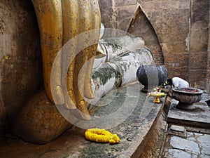 Hand of ancient Buddha statue.