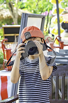 Hand boy holding the camera Taking pictures in park