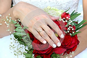 Hand the bride`s ring bouquet wedding