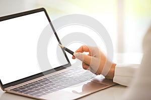 Hand business woman holding pen on screen labtop