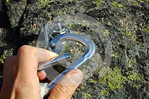 Hand carabiner