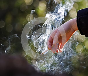 Hand with cigarrete