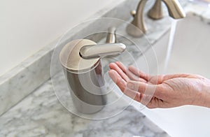 Hand Disposing Foaming Soap from Touch less Pump