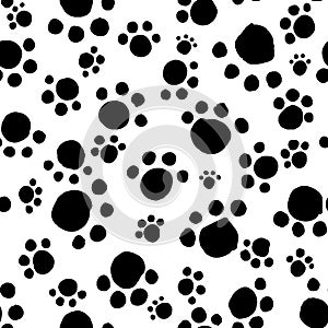 Hand draw animal tracks seamless pattern