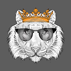 Hand draw Image Portrait tiger in the crown. Use for print, posters, t-shirts. Hand draw vector illustration