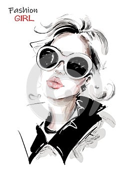 Hand drawn beautiful young woman in sunglasses. Stylish elegant girl. Fashion woman look. Sketch.