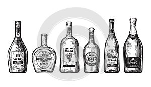 Hand-drawn set bottles for bar. Alcoholic beverages, drink such as wine, beer, brandy, champagne, whiskey, vodka. Sketch il