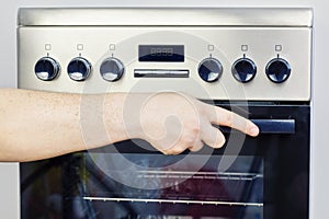 Hand on electric cooker