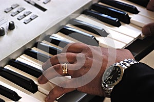 Hand on electronic organ