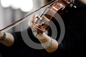 Hand girl playing the violin