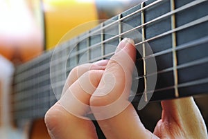 hand on the guitar fretboard