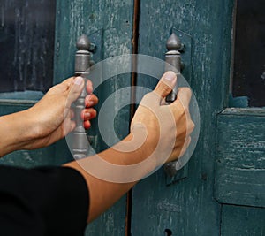 Hand hold door handle