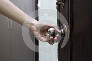 Hand hold handle of door