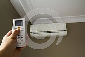 Hand holdind control switch of home air conditioner