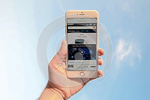 Hand Holding I Phone 6s Plus