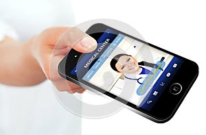 Ruka držení mobilní telefon zdravotní webové stránky 