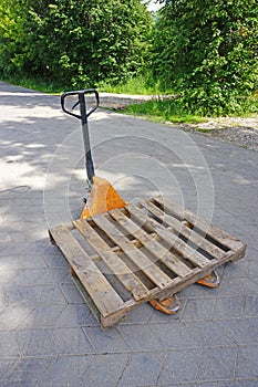 Hand hydraulic trolley